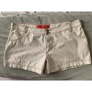 MOSSISSUE BY MOSSIMO white jean shorts